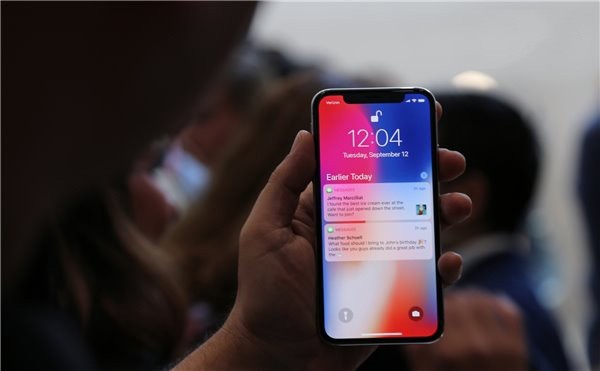 iPhone X面容ID上线，Touch ID还回得去吗？