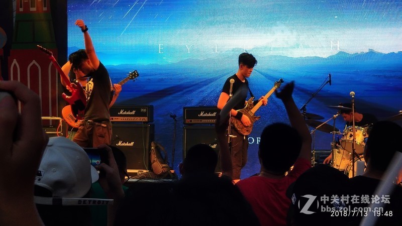 发几张小米8照片供大家点评