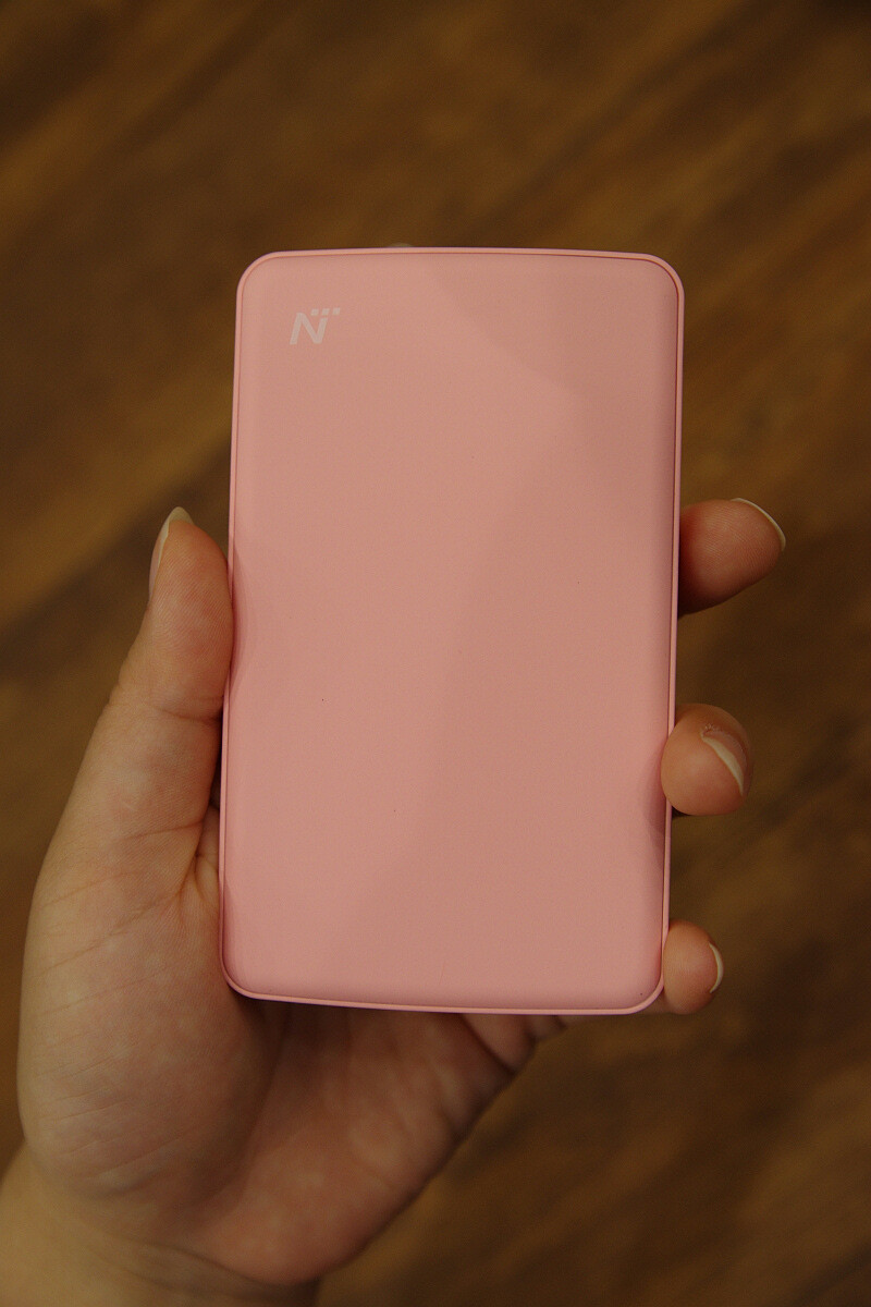 小粉移动电源到手，给大家秀秀，颜值超高！