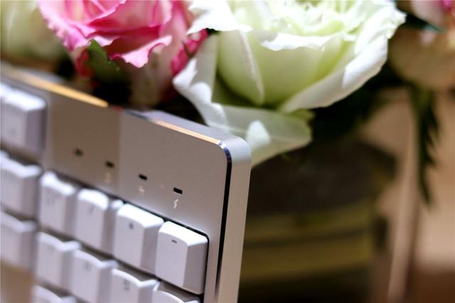 三模随意换，办公很方便- 雷柏MT700办公机械键盘体验