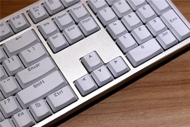 三模随意换，办公很方便- 雷柏MT700办公机械键盘体验
