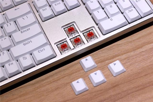 三模随意换，办公很方便- 雷柏MT700办公机械键盘体验