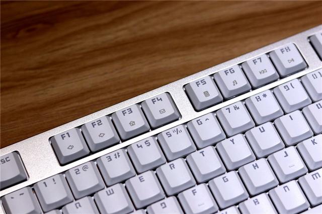 三模随意换，办公很方便- 雷柏MT700办公机械键盘体验