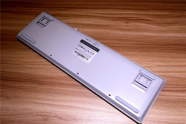 三模随意换，办公很方便- 雷柏MT700办公机械键盘体验