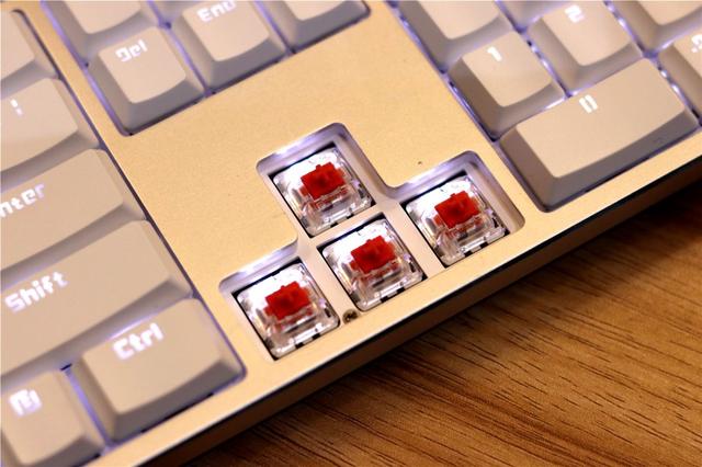 三模随意换，办公很方便- 雷柏MT700办公机械键盘体验