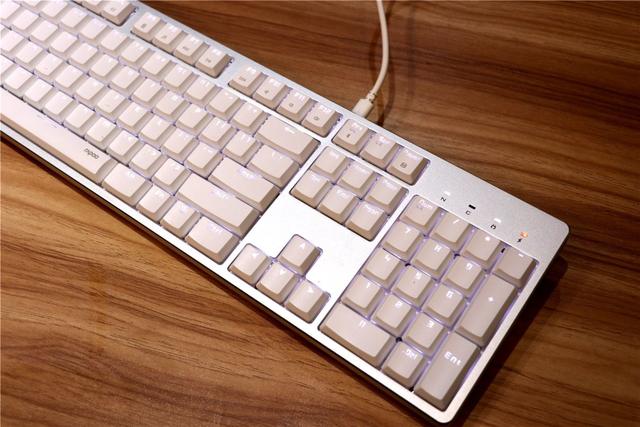 三模随意换，办公很方便- 雷柏MT700办公机械键盘体验