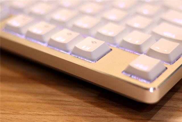 三模随意换，办公很方便- 雷柏MT700办公机械键盘体验