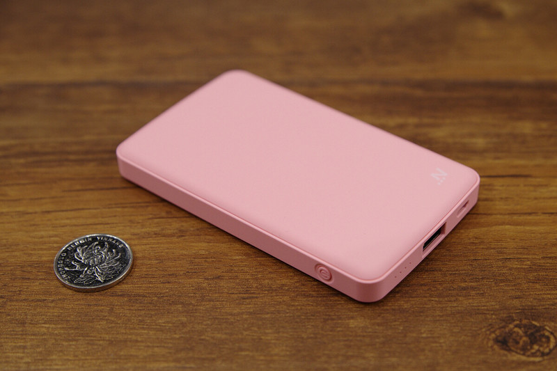 小粉移动电源到手，给大家秀秀，颜值超高！