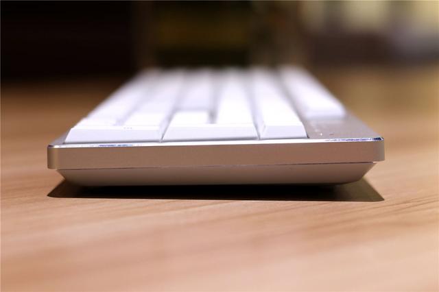 三模随意换，办公很方便- 雷柏MT700办公机械键盘体验