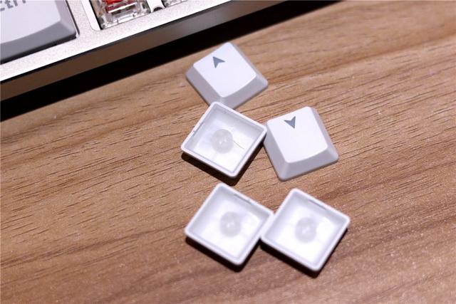 三模随意换，办公很方便- 雷柏MT700办公机械键盘体验