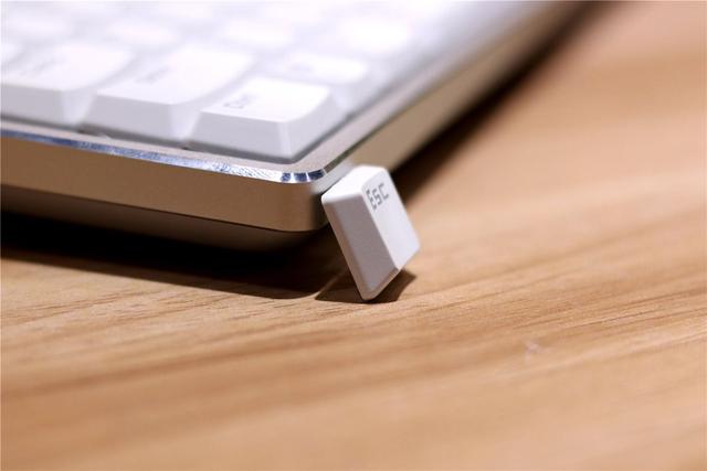 三模随意换，办公很方便- 雷柏MT700办公机械键盘体验