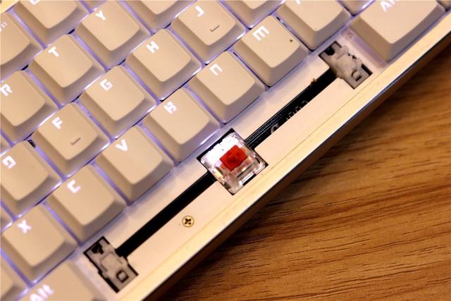 三模随意换，办公很方便- 雷柏MT700办公机械键盘体验