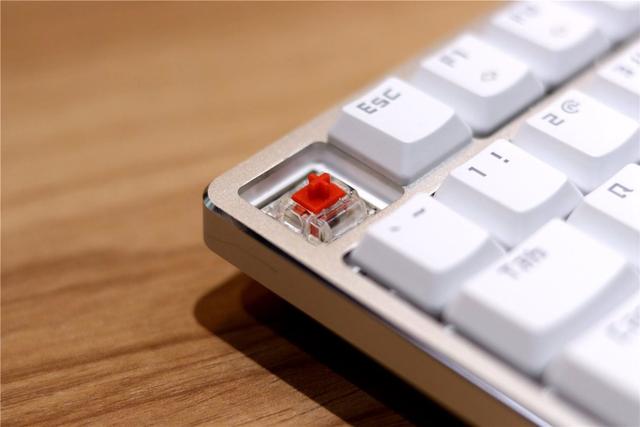 三模随意换，办公很方便- 雷柏MT700办公机械键盘体验