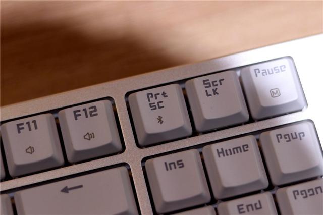 三模随意换，办公很方便- 雷柏MT700办公机械键盘体验