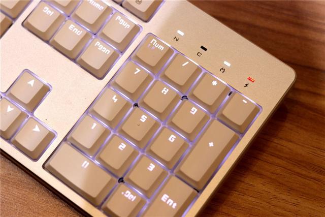 三模随意换，办公很方便- 雷柏MT700办公机械键盘体验