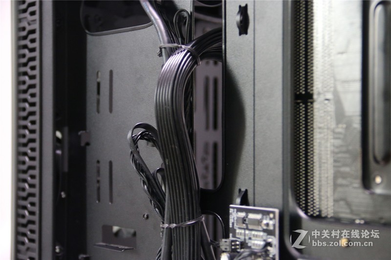 机箱散热很重要，长城G5炎夏实力装机走背线