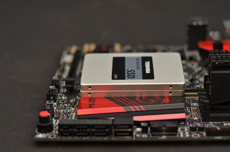 怎么滴也是芯片组旗舰~Z170+2颗东芝Q300 120G SSD玩RAID