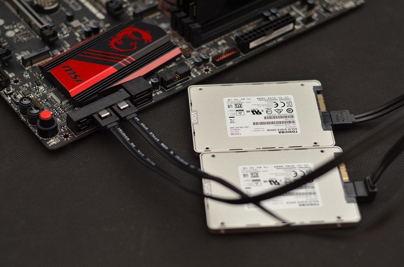 怎么滴也是芯片组旗舰~Z170+2颗东芝Q300 120G SSD玩RAID