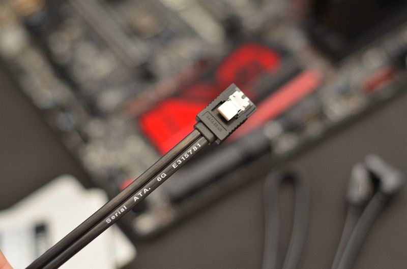 怎么滴也是芯片组旗舰~Z170+2颗东芝Q300 120G SSD玩RAID