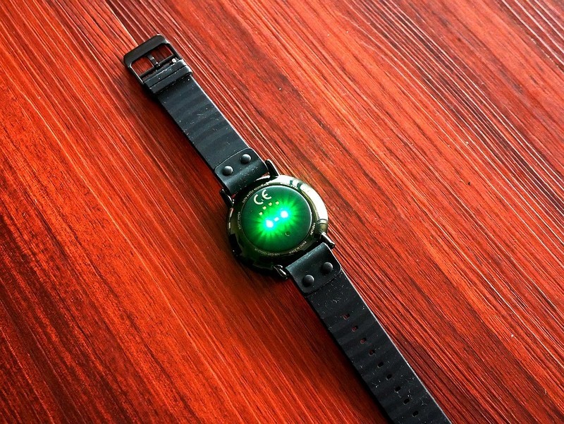 离线播放音乐 心率测试50米防水 Misfit Vapor运动智能表体验