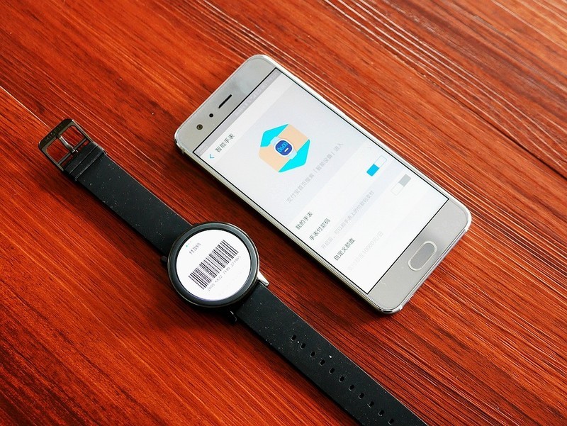 离线播放音乐 心率测试50米防水 Misfit Vapor运动智能表体验