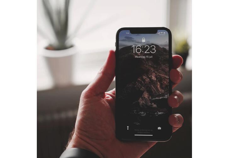 iPhone 屏幕为什么会失灵？