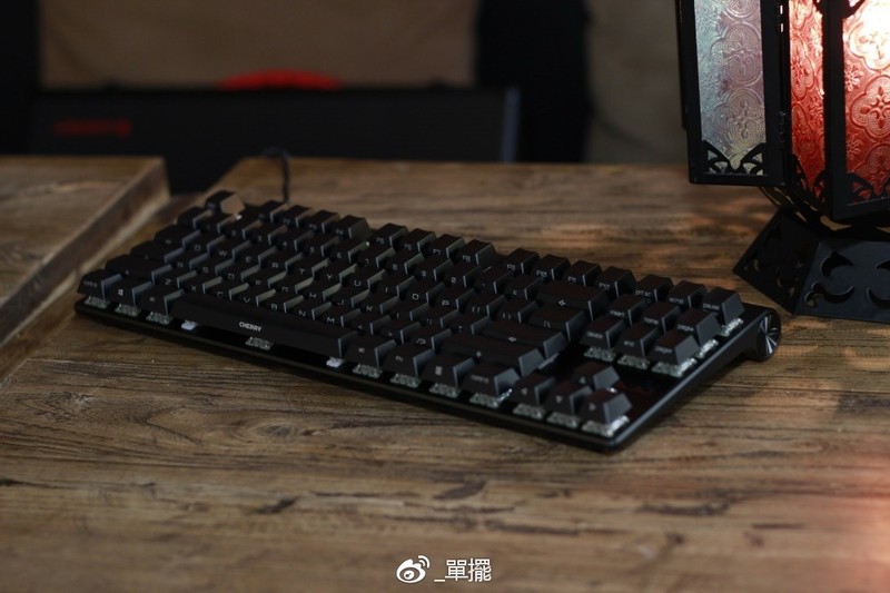 【單擺出品】新的一年，用CHERRY黑8开头