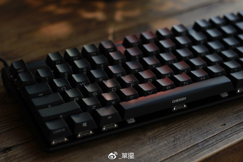 【單擺出品】新的一年，用CHERRY黑8开头