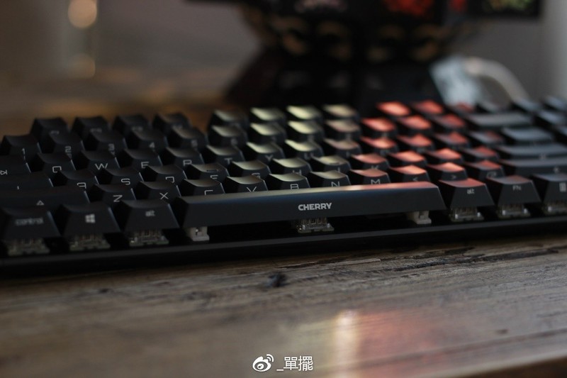 【單擺出品】新的一年，用CHERRY黑8开头