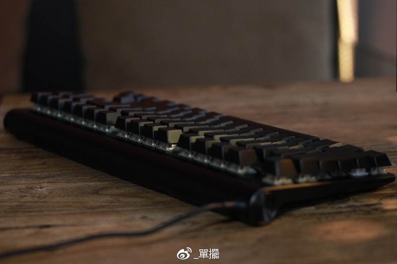 【單擺出品】新的一年，用CHERRY黑8开头