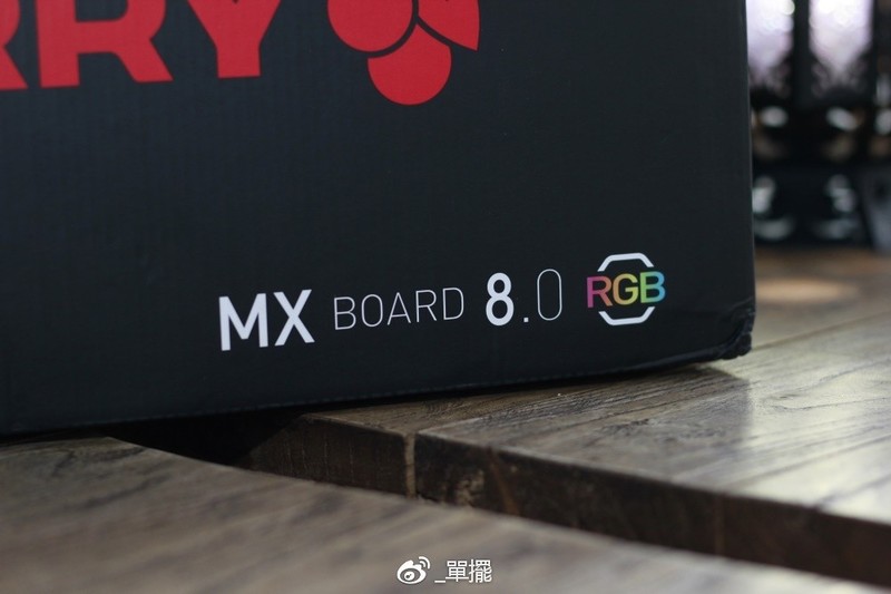 【單擺出品】新的一年，用CHERRY黑8开头