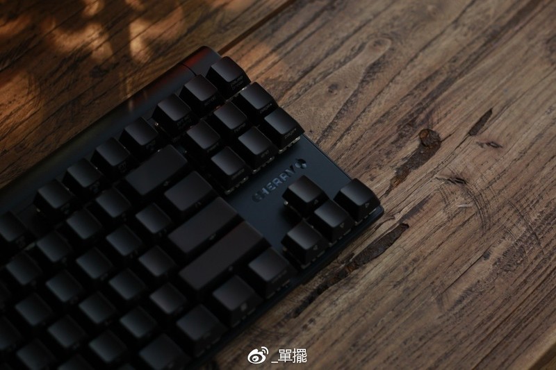 【單擺出品】新的一年，用CHERRY黑8开头