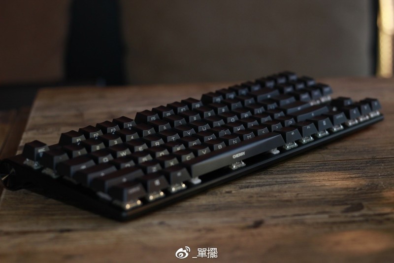 【單擺出品】新的一年，用CHERRY黑8开头