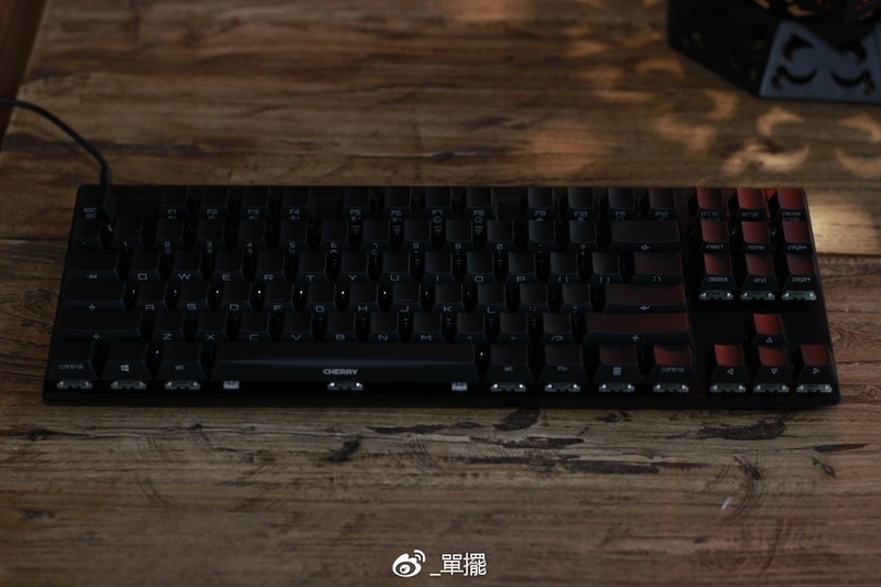 【單擺出品】新的一年，用CHERRY黑8开头