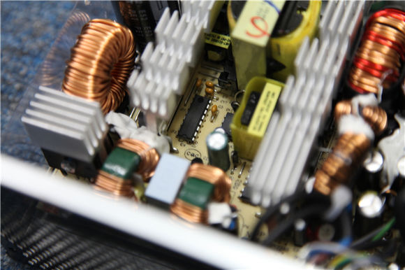 R9 280功耗怎样？搭航嘉MVP 600拆卸测评