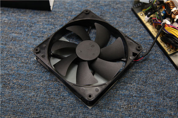 R9 280功耗怎样？搭航嘉MVP 600拆卸测评