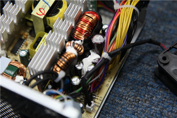 R9 280功耗怎样？搭航嘉MVP 600拆卸测评