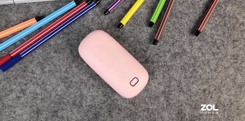 如果卖火柴的小女孩有一个暖手宝，故事结局会不会是另一个版本？