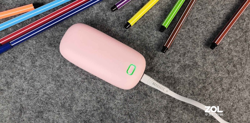 如果卖火柴的小女孩有一个暖手宝，故事结局会不会是另一个版本？