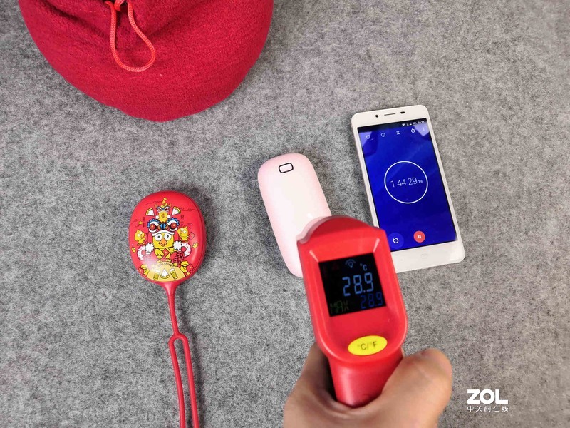 如果卖火柴的小女孩有一个暖手宝，故事结局会不会是另一个版本？