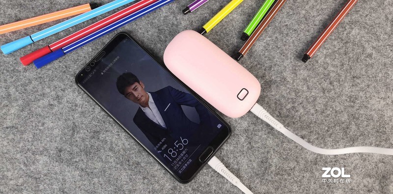 如果卖火柴的小女孩有一个暖手宝，故事结局会不会是另一个版本？