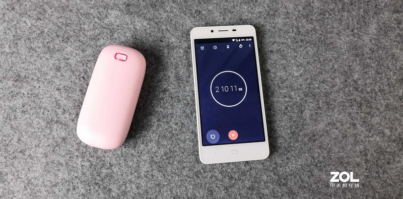 如果卖火柴的小女孩有一个暖手宝，故事结局会不会是另一个版本？