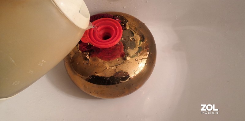 如果卖火柴的小女孩有一个暖手宝，故事结局会不会是另一个版本？