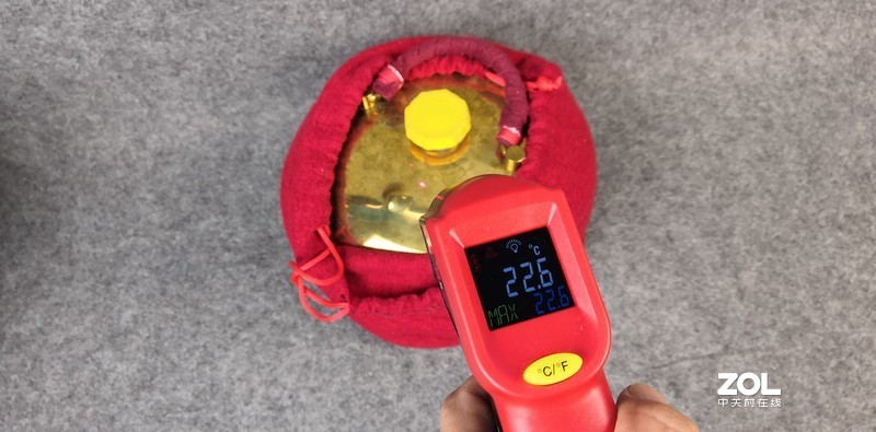 如果卖火柴的小女孩有一个暖手宝，故事结局会不会是另一个版本？