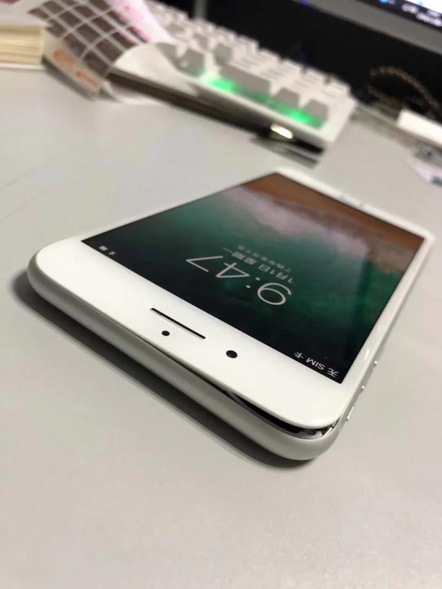 电池又鼓包了！iPhone 8 Plus手机质量堪忧