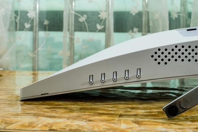 享受辽阔视野，HKC C340曲面屏体验