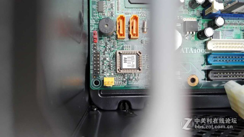 请问：精英865gv-m8主板的电源线与机箱前置怎么接线
