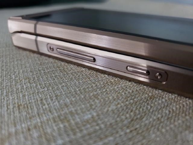 11月9日星空体育平台最贵手机W2019发布：双摄+屏幕指纹，取消耳机孔！