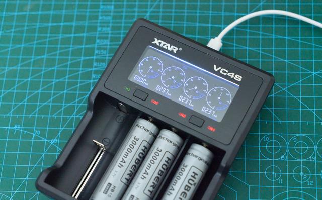 废电池别扔，0电压也能救活，VC4S智能充开箱