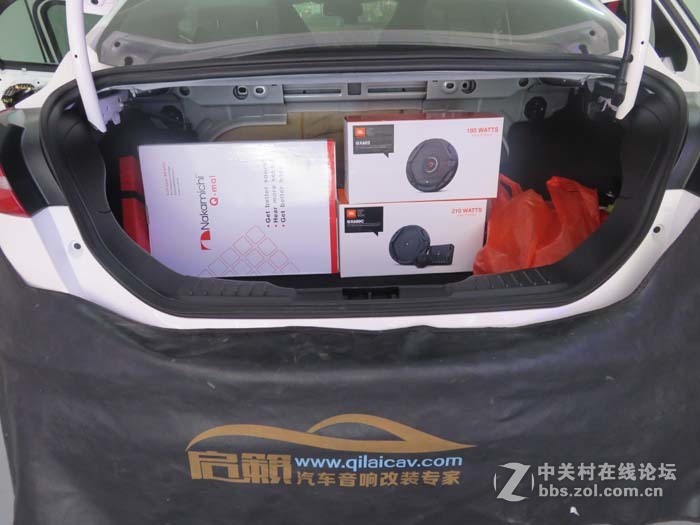 深圳市福田罗湖区启籁专业音响改装店家新款福特福克斯车载音响升级案例
